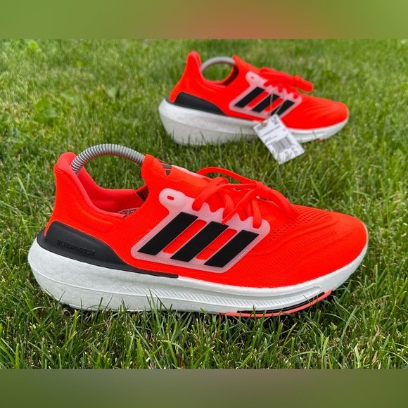 Running shoes Adidas Ultraboost Light mens size 10 brand new - Picture 1 of 9